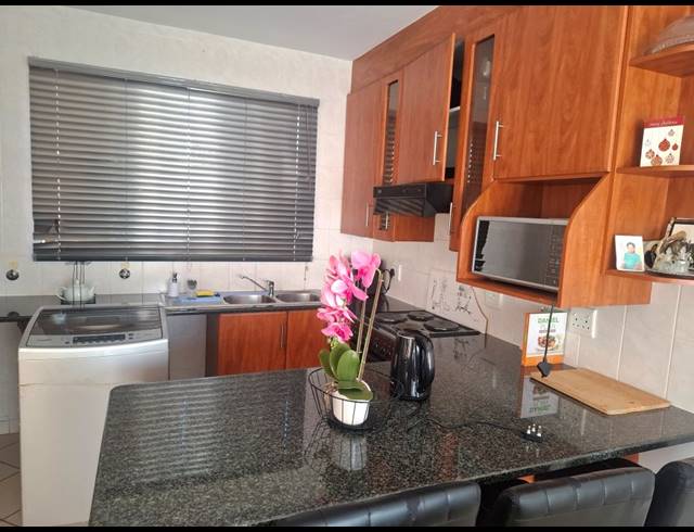 3 BEDROOM SECTIONAL TITLE FOR SALE IN GREENHILLS